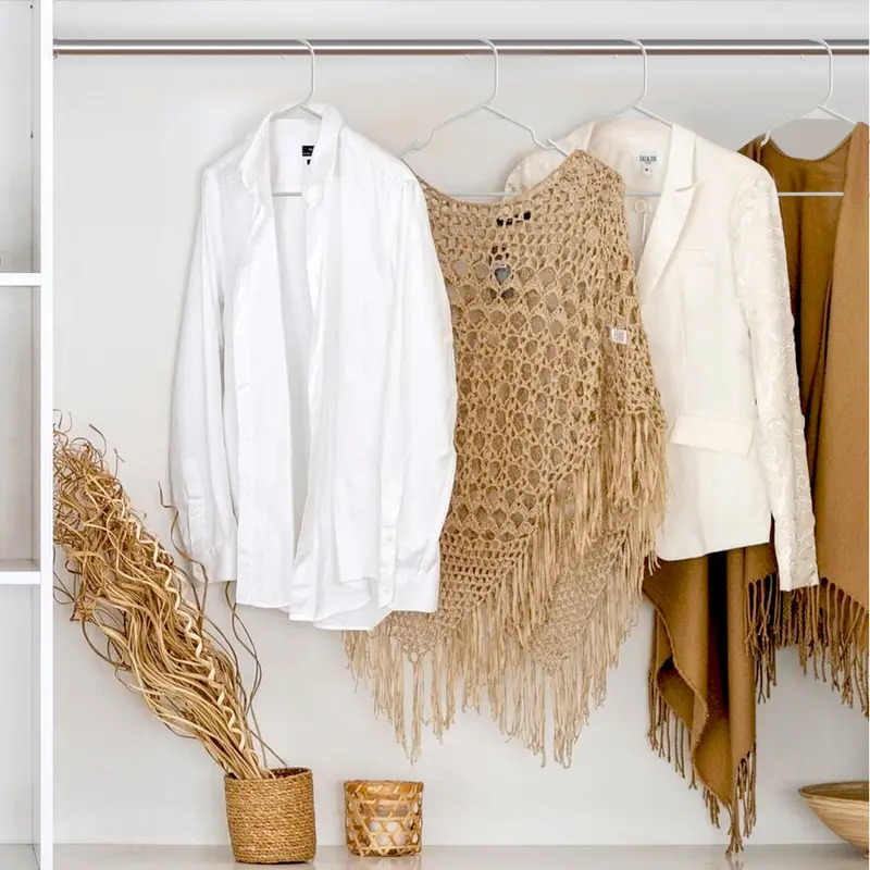 hangy-white-6__21a7ea38